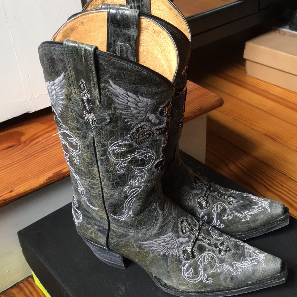Very Volatile rocker style boots
